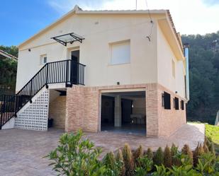 Vista exterior de Casa o xalet de lloguer en Olocau amb Terrassa