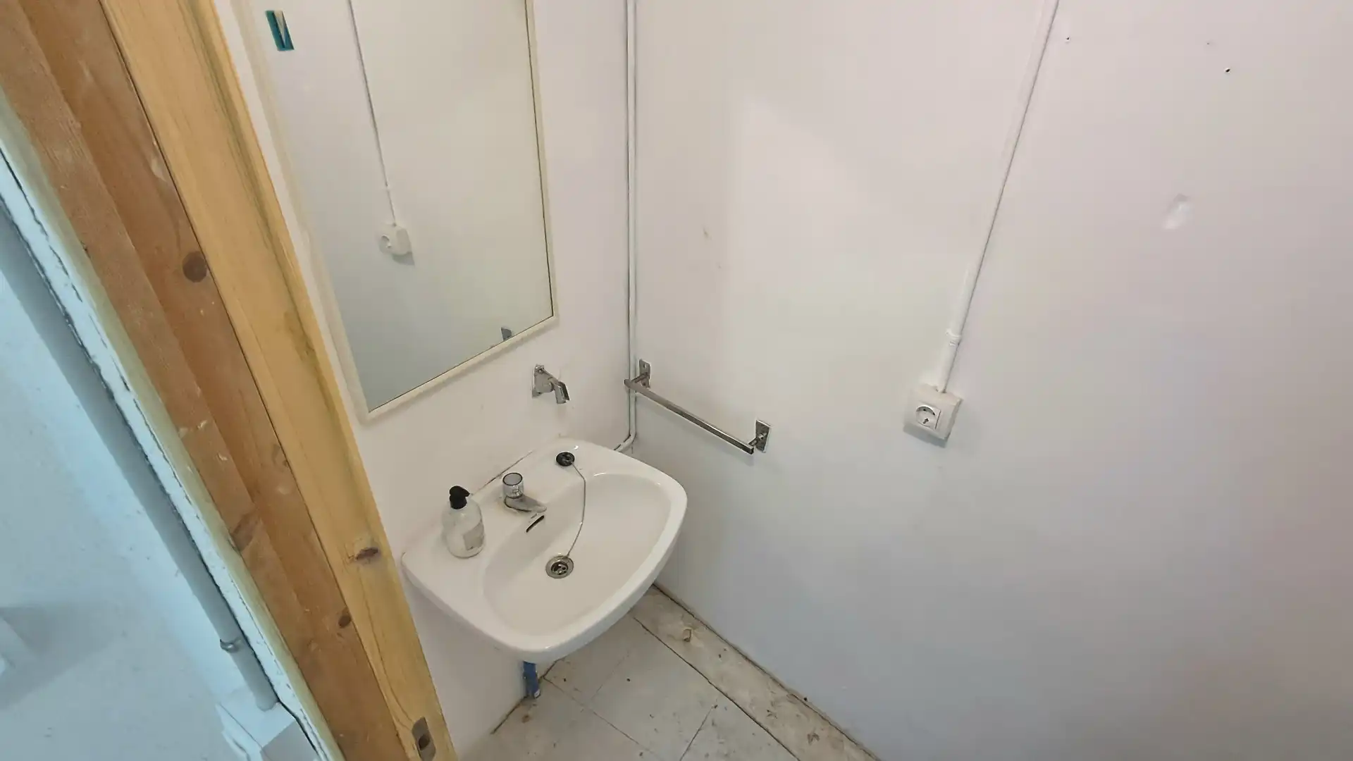 Badezimmer von Fabrikhallen zum Verkauf in Sant Llorenç Savall
