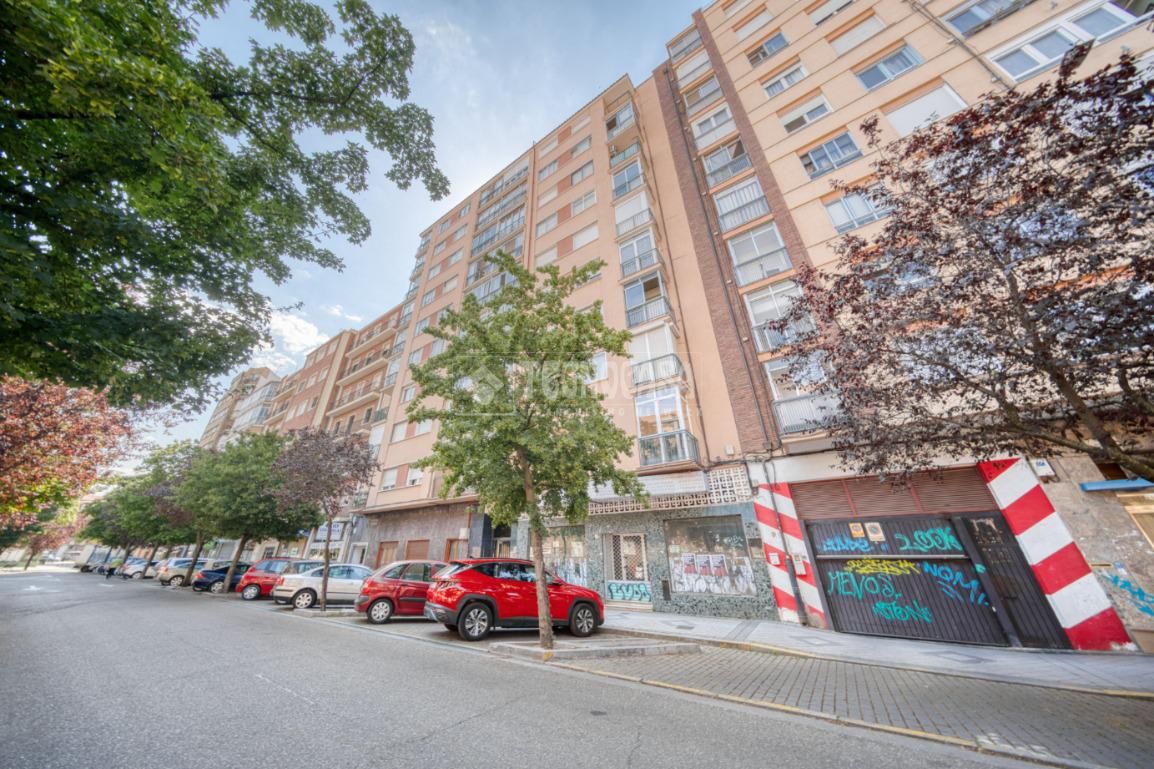 Exterior view of Flat for sale in Valladolid Capital  with Heating, Furnished and Balcony
