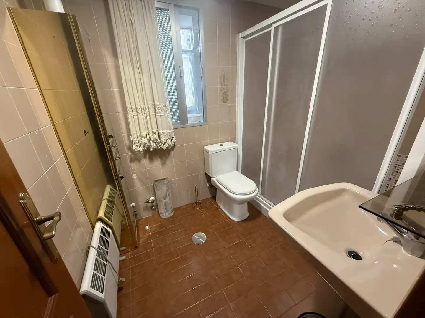 Badezimmer von Wohnung zur Miete in Granada mit Klimaanlage, Heizung und Möbliert