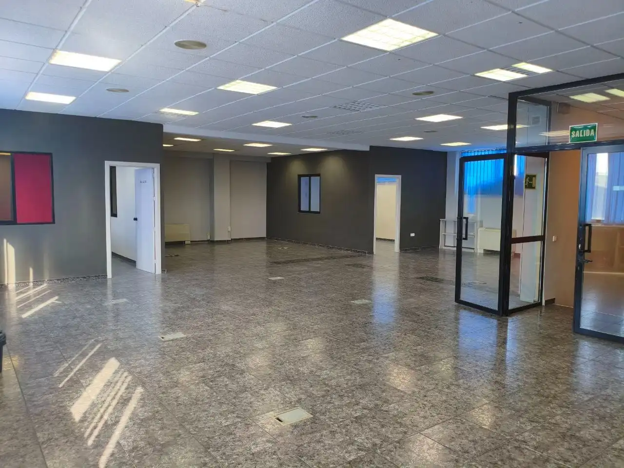 Oficina de alquiler en Peligros con Internet y Alarma