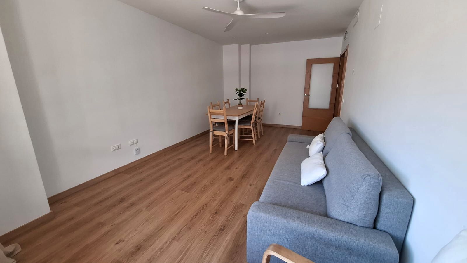 Sala d'estar de Pis de lloguer en Málaga Capital amb Forn, Rentadora i Microones