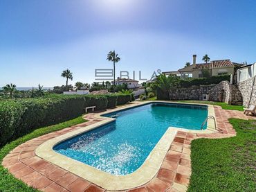Xalet amb piscina en venda a Calahonda