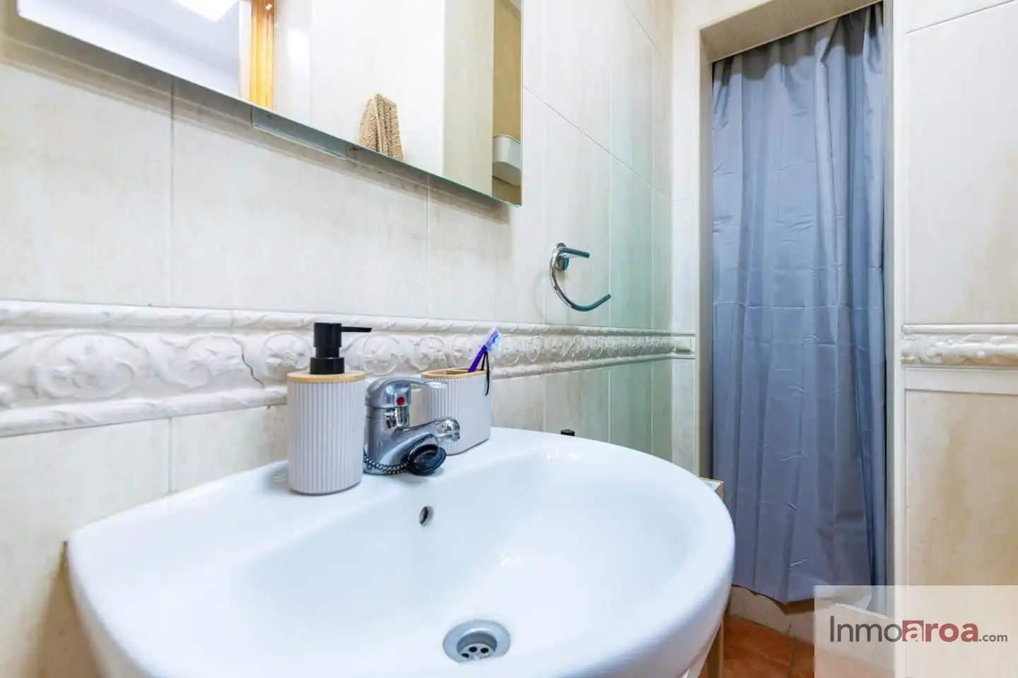 Bathroom of Flat for sale in Picassent  with Air Conditioner and Terrace