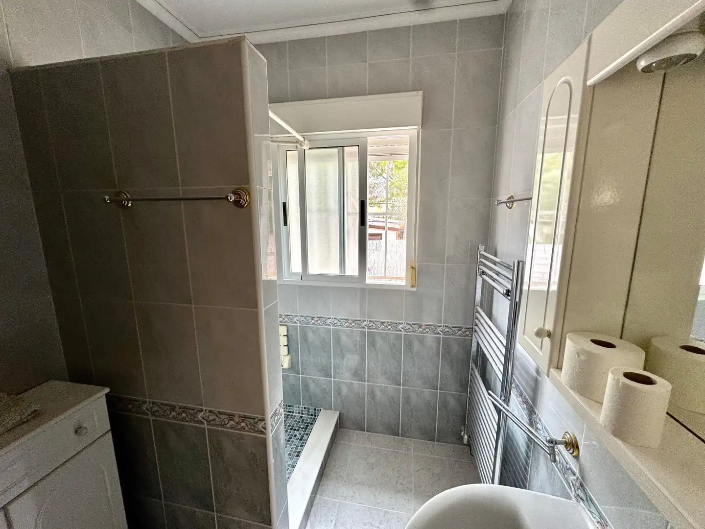 Bany de Casa o xalet de lloguer en Algorfa amb Aire condicionat, Calefacció i Jardí privat
