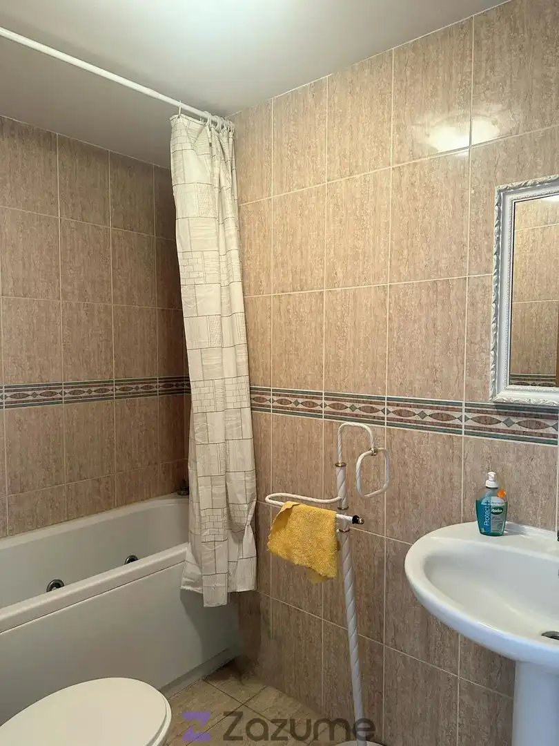 Baño de Piso de alquiler en Arcas del Villar con Calefacción, Trastero y Amueblado