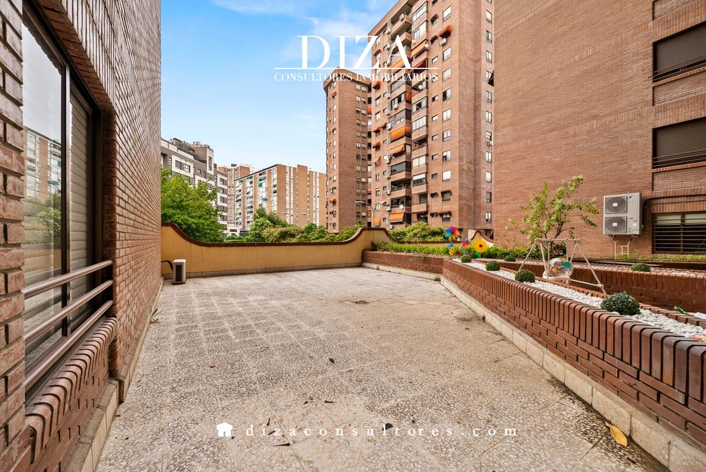Exterior view of Flat for sale in  Madrid Capital  with Air Conditioner, Heating and Private garden