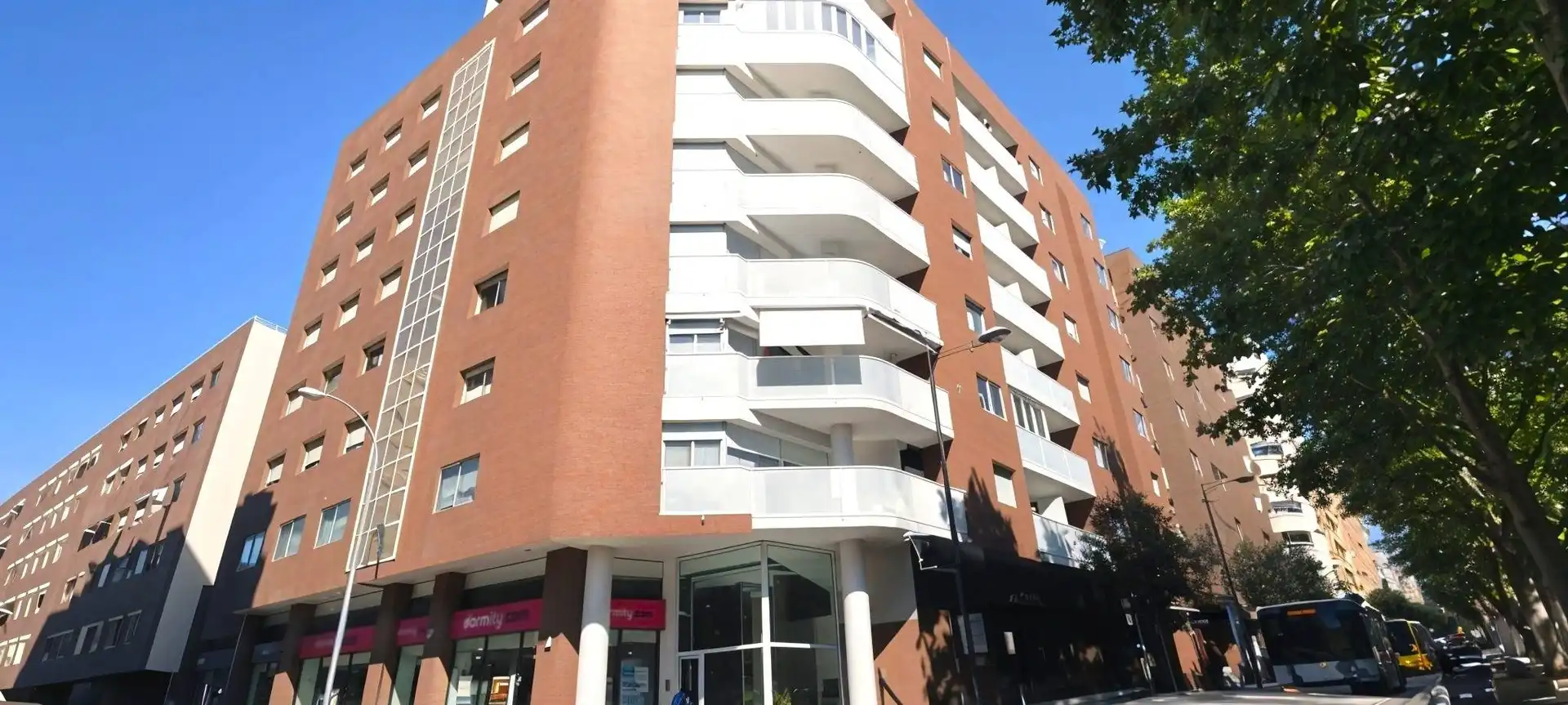 Vista exterior de Pis en venda en Reus amb Calefacció, Terrassa i Traster