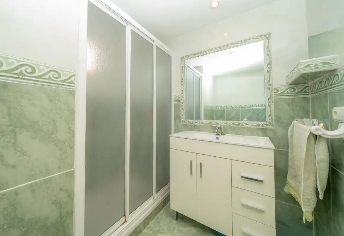 Baño de Piso en venta en Benidorm con Aire acondicionado, Calefacción y Terraza
