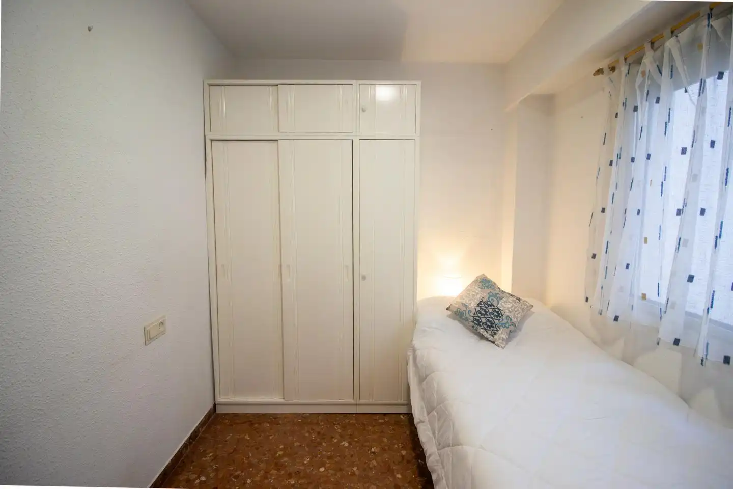 Bedroom of Flat for share in Valencia  with Air Conditioner and Furnished