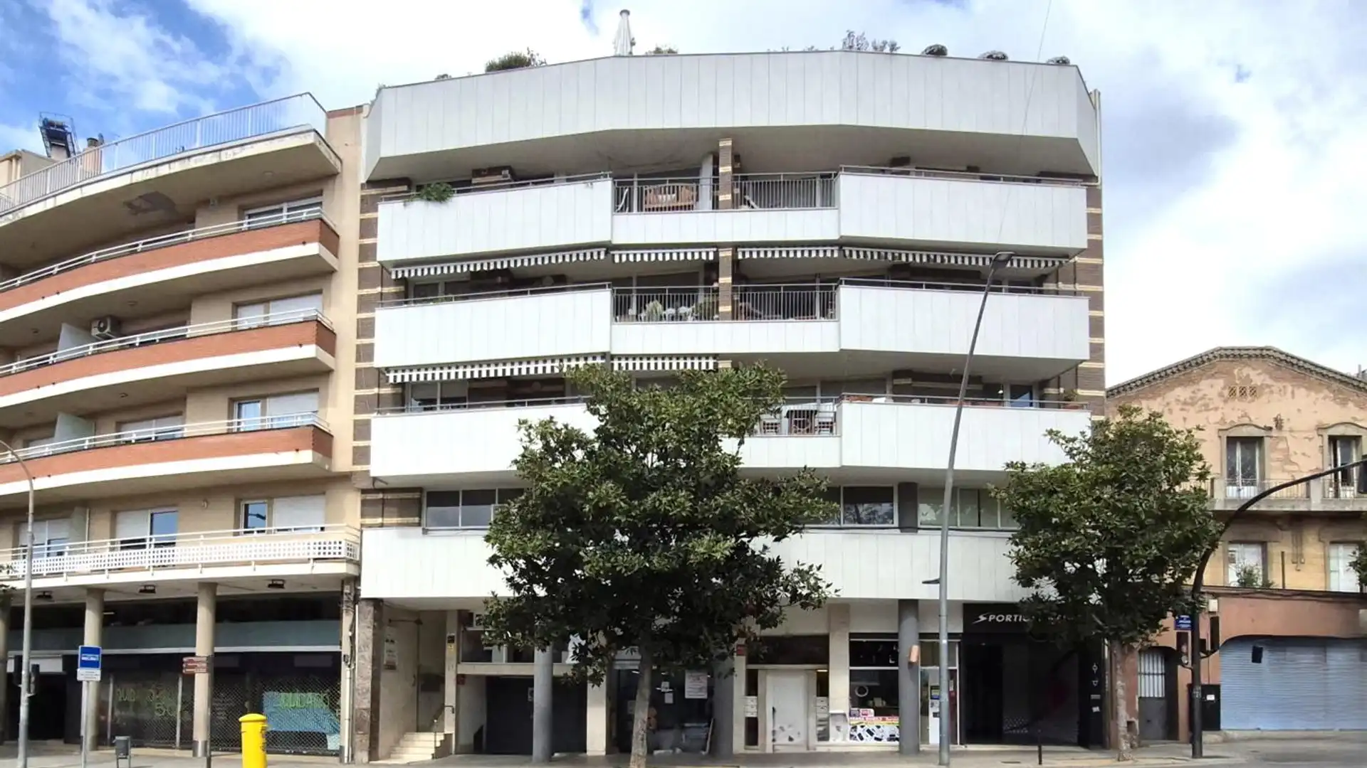 Außenansicht von Büro zum Verkauf in Terrassa mit Klimaanlage