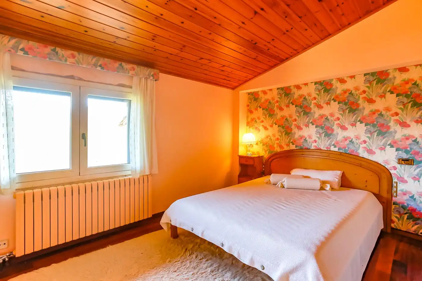 Habitación de Finca rústica en venta en Olot con Calefacción, Jardín privado y Terraza
