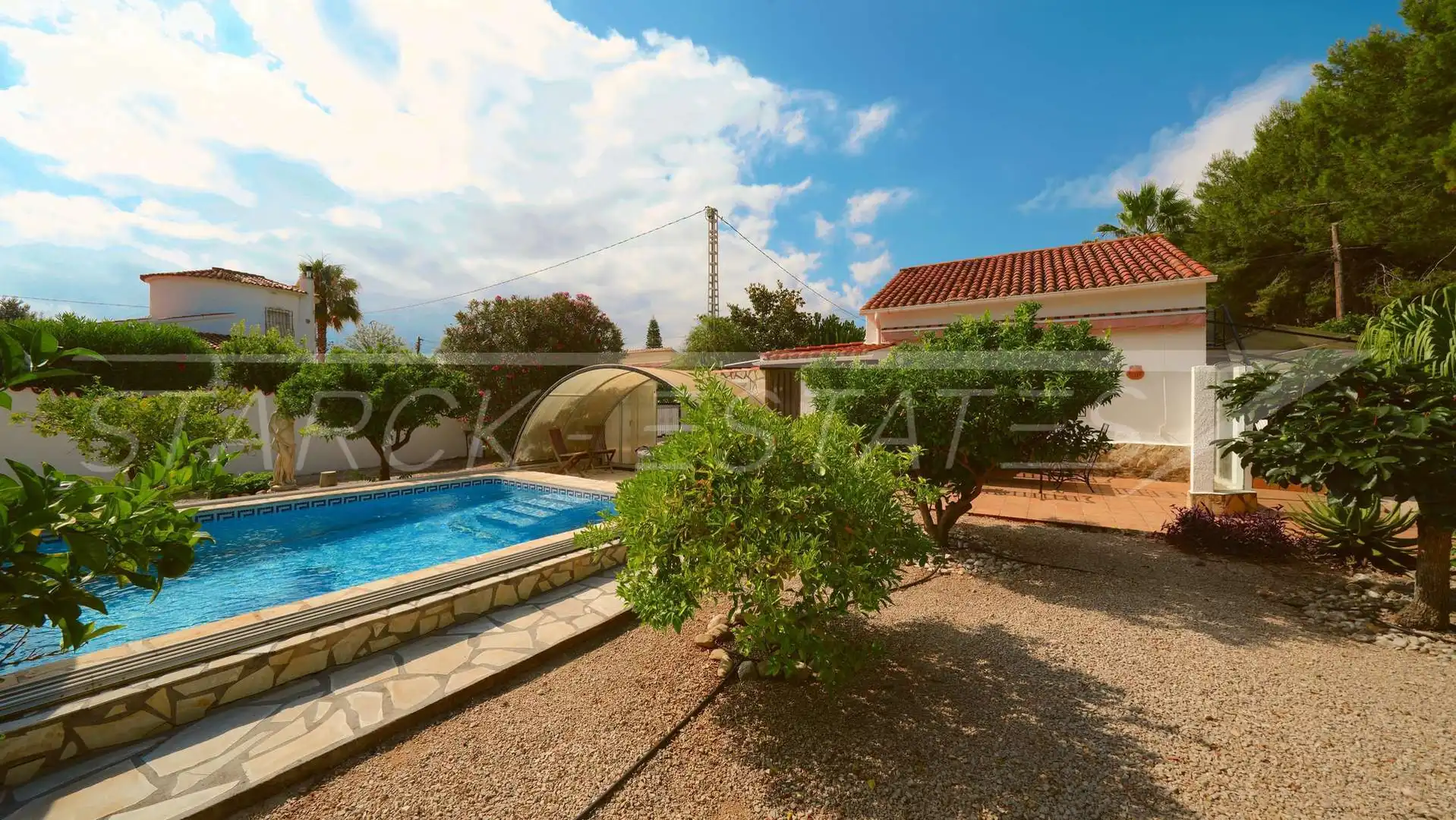 Vista exterior de Casa o xalet en venda en Els Poblets amb Aire condicionat, Jardí privat i Piscina