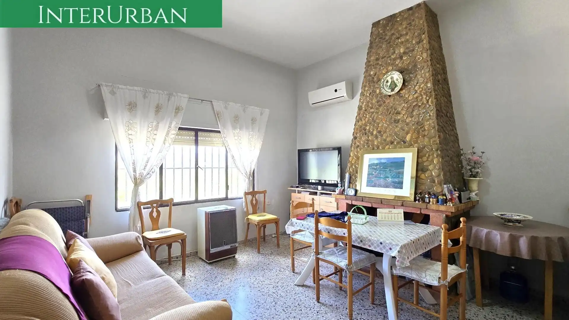 Sala de estar de Casa o chalet en venta en Casinos con Aire acondicionado, Calefacción y Jardín privado