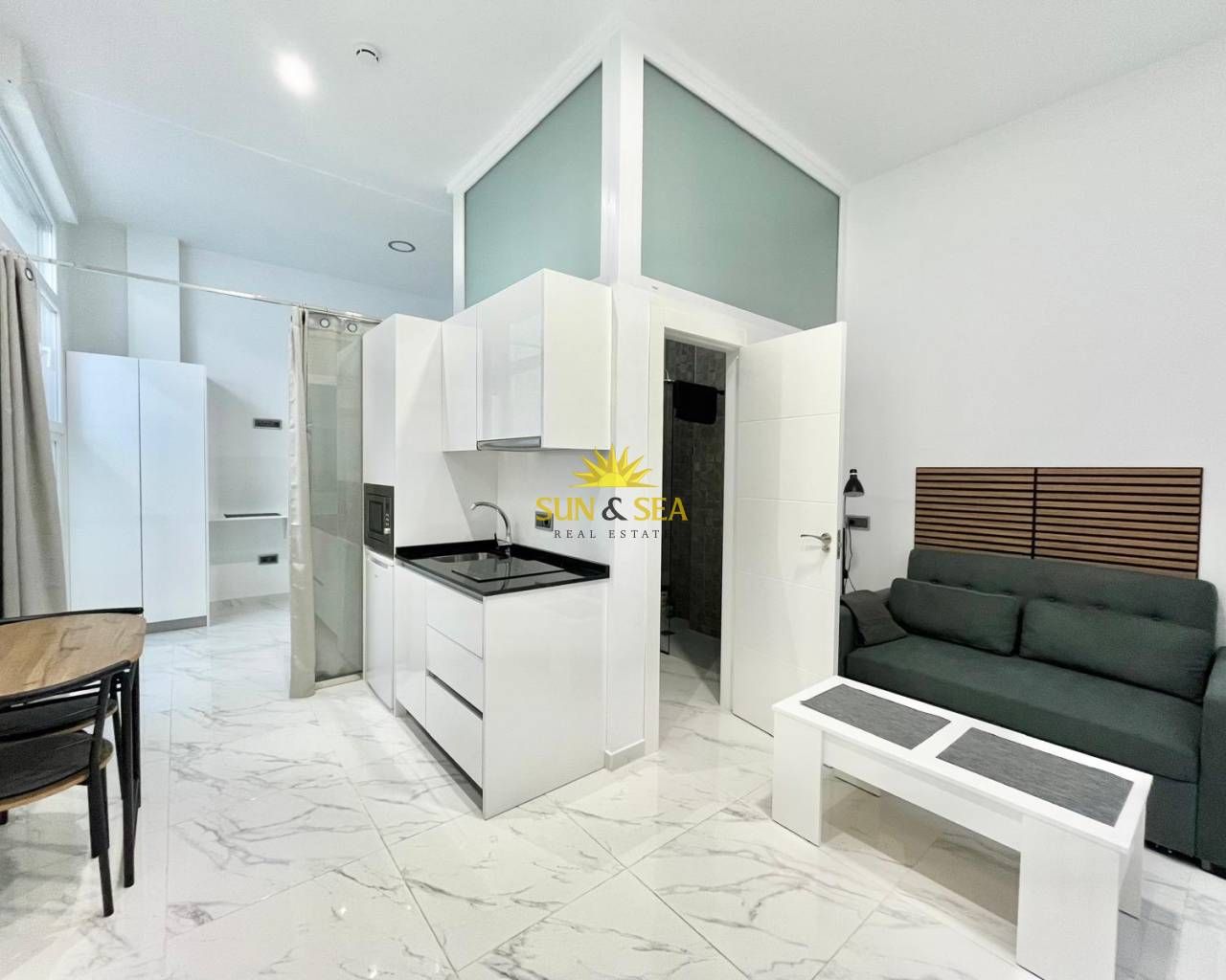 Cocina de Planta baja de alquiler en Torrevieja con Aire acondicionado, Calefacción y Terraza