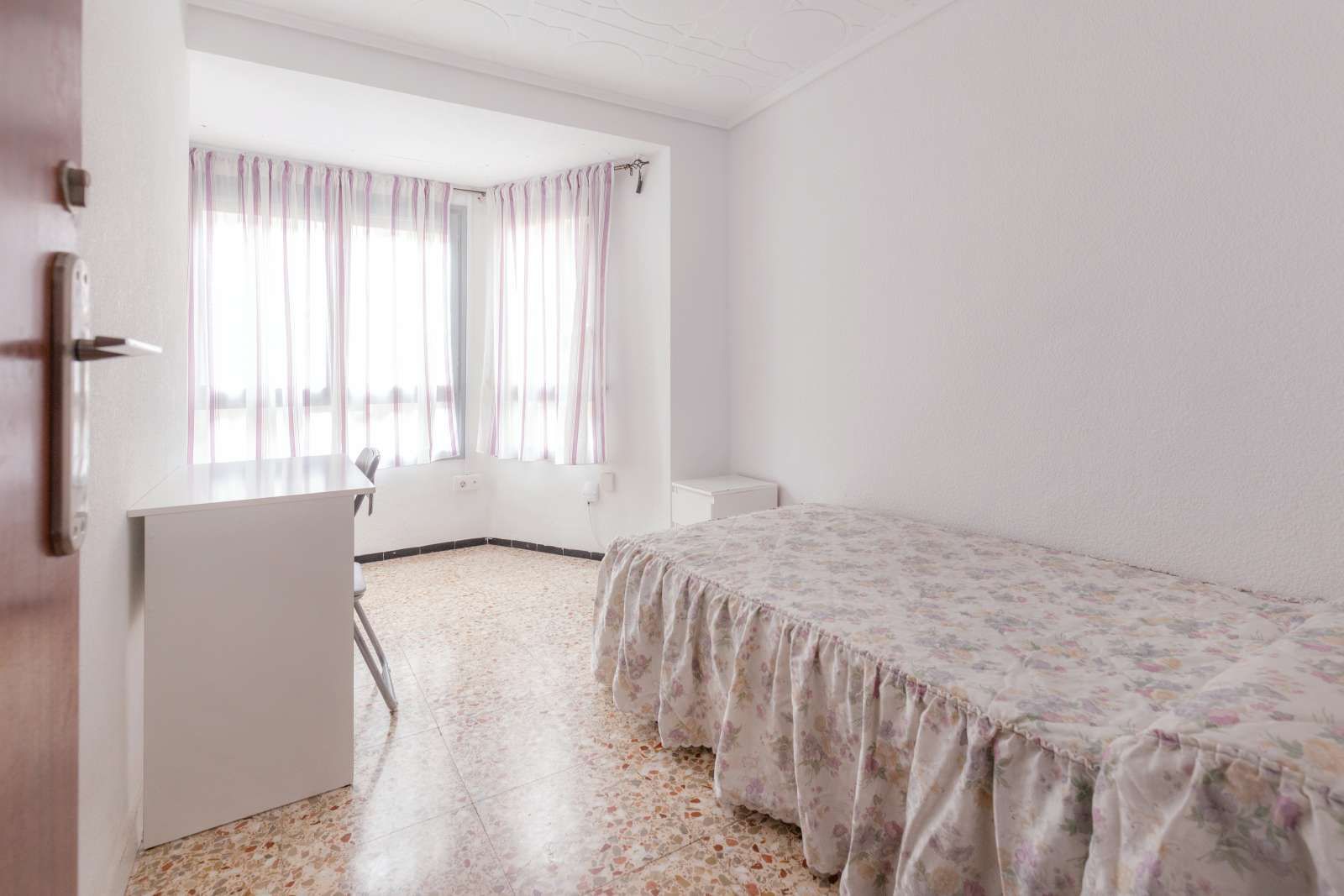 Bedroom of Flat to share in Elche / Elx  with Air Conditioner, Heating and Terrace