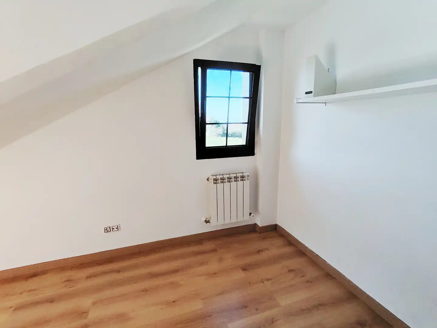 Habitación de Casa o chalet en venta en Gijón  con Calefacción, Jardín privado y Parquet