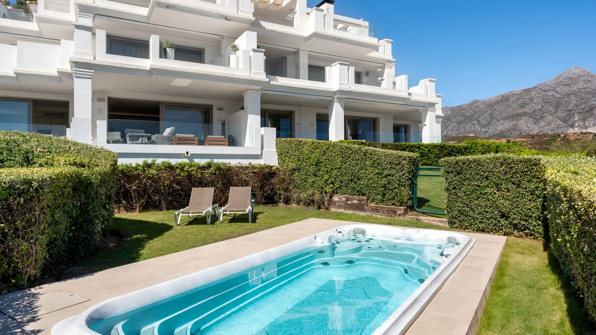 Appartement compact avec piscine à vendre à Nueva Andalucía