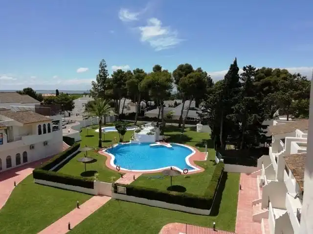 Piscina de Apartament en venda en El Puerto de Santa María amb Calefacció, Jardí privat i Piscina comunitària