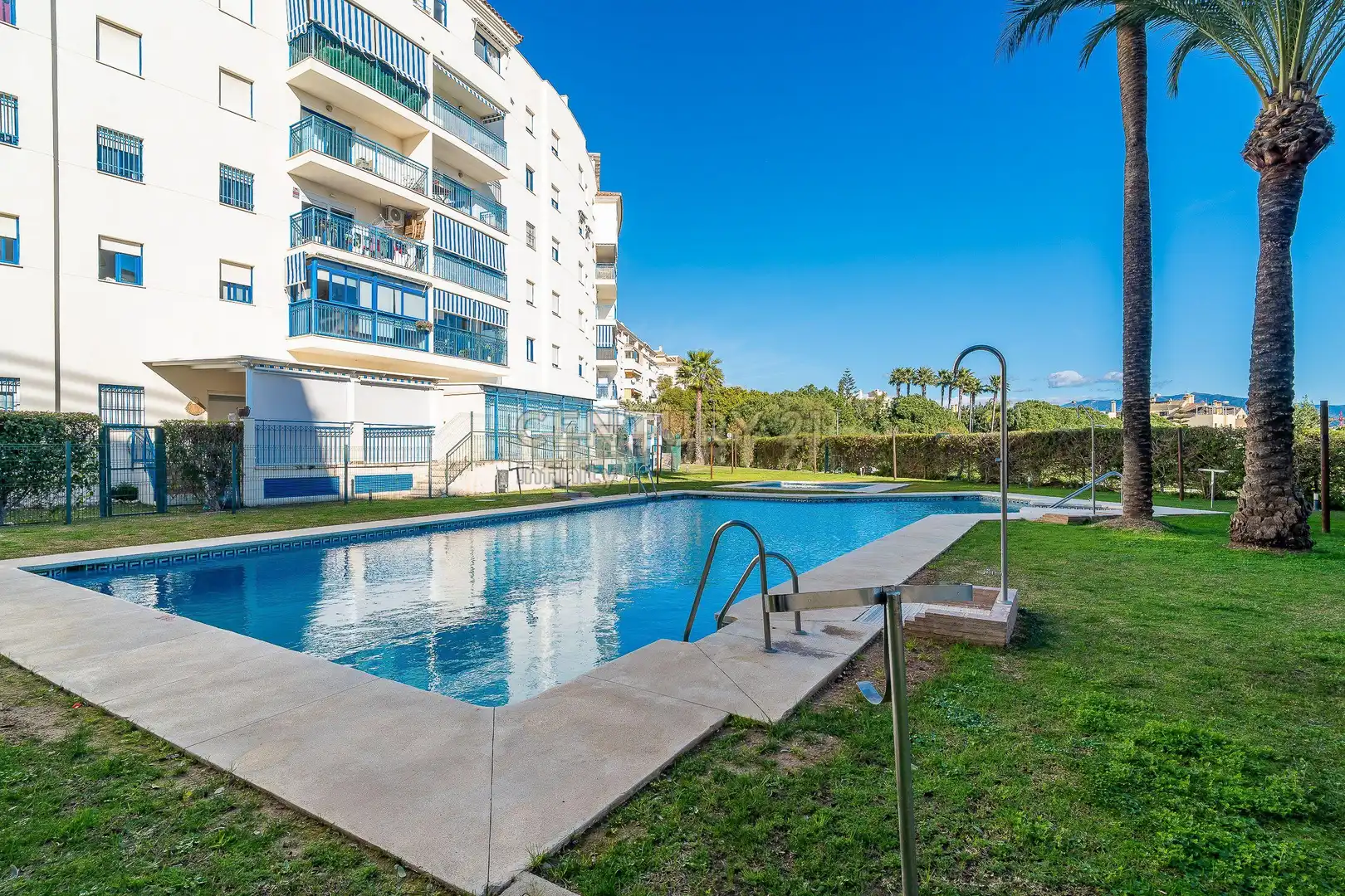 Piscina de Apartamento en venta en Estepona con Jardín privado, Horno y Piscina comunitaria