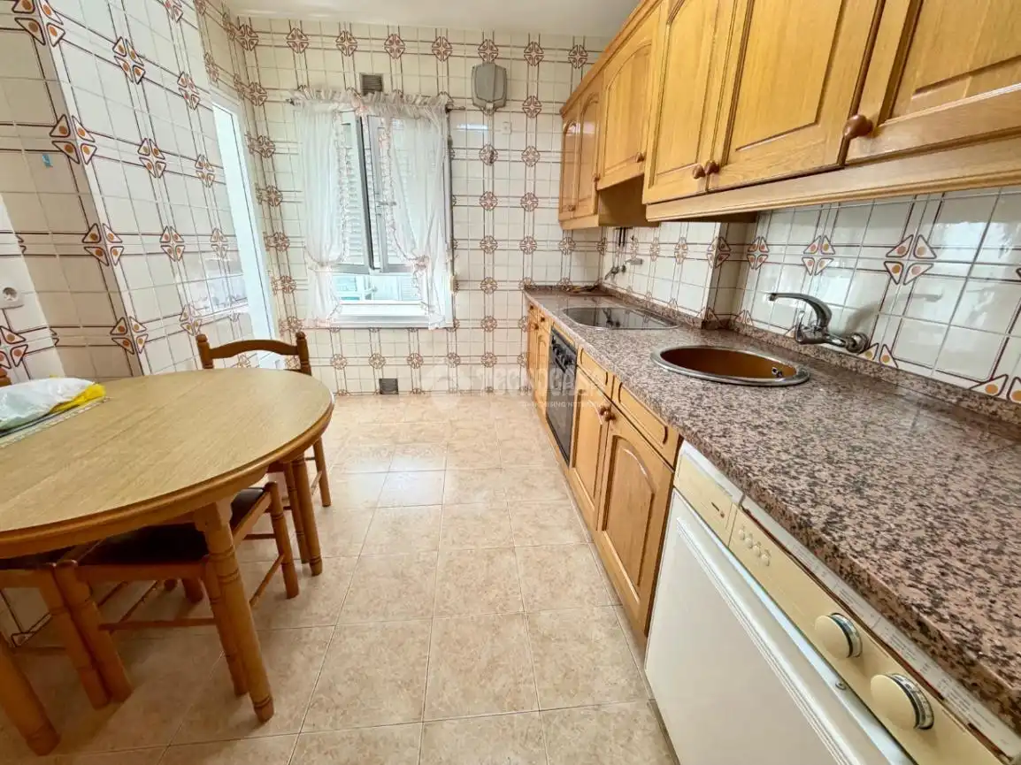Cuina de Pis en venda en León Capital  amb Calefacció, Parquet i Terrassa