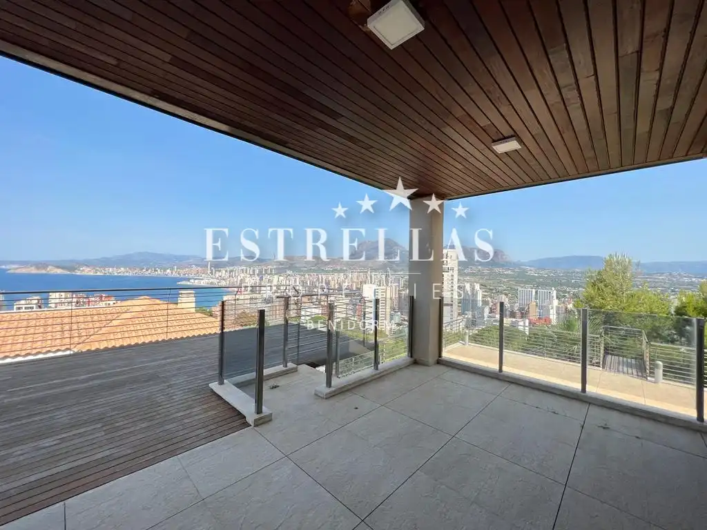 Terrassa de Casa o xalet en venda en Benidorm amb Aire condicionat, Calefacció i Jardí privat