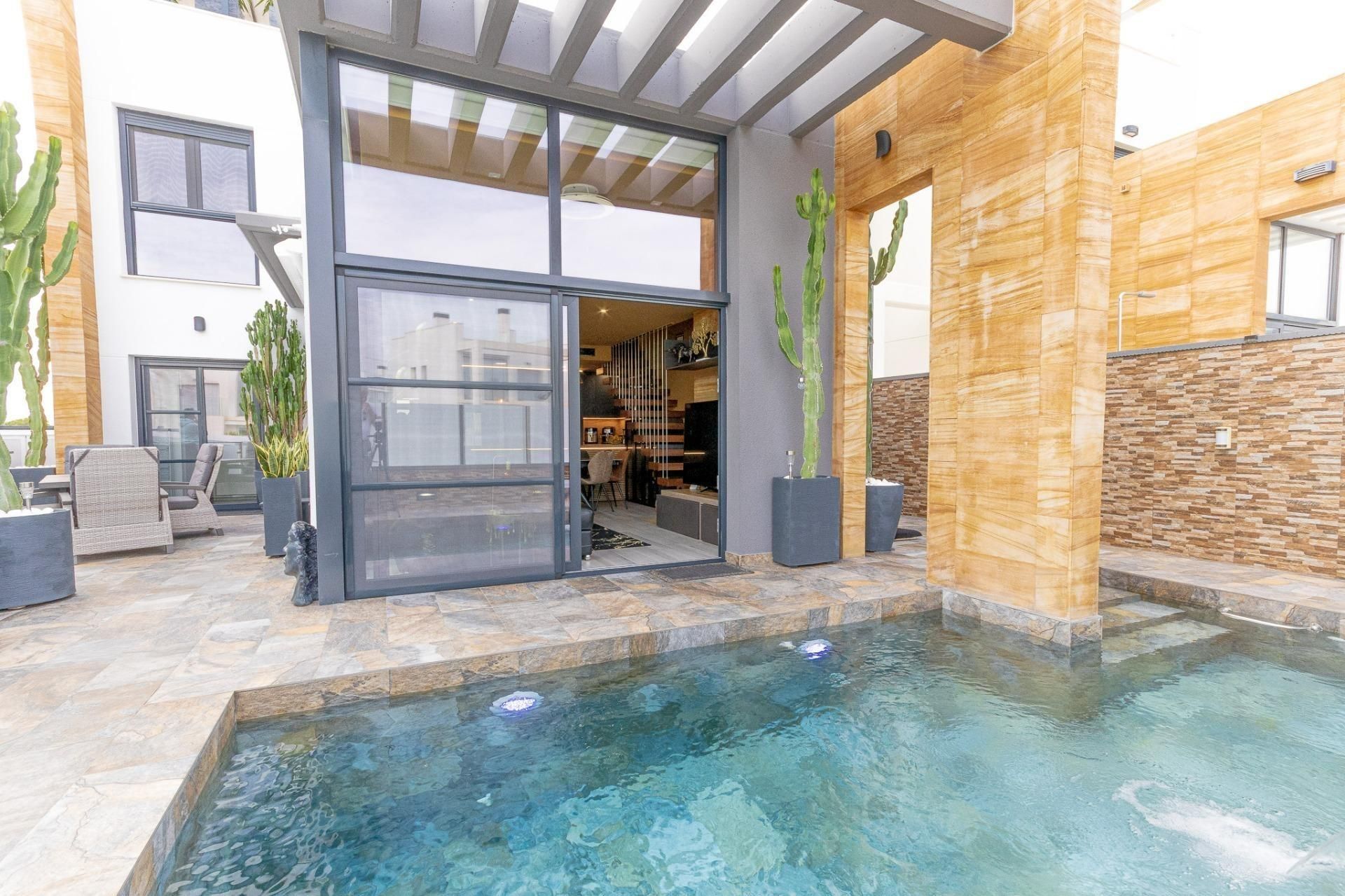 Swimming pool of House or chalet for sale in Orihuela