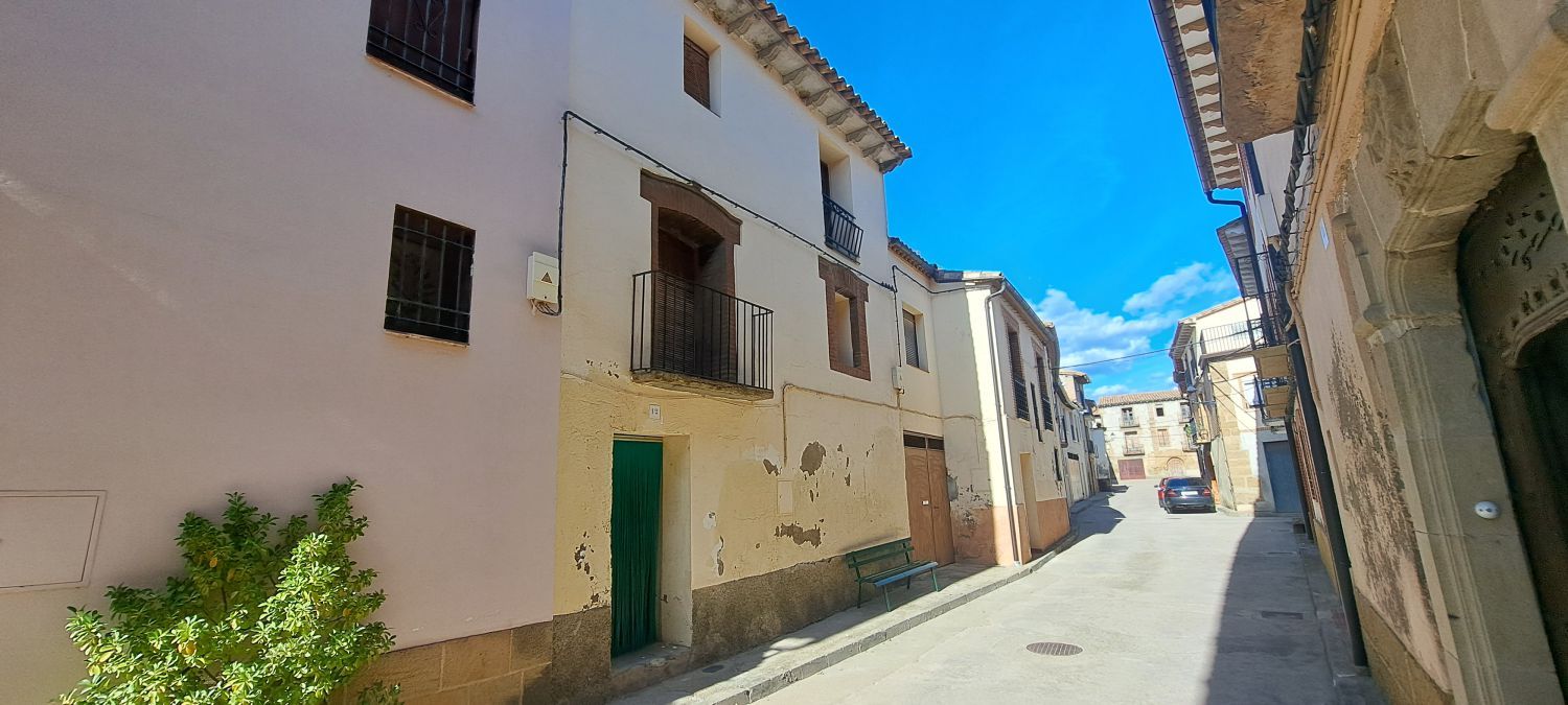 Vista exterior de Casa o xalet en venda en Casbas de Huesca amb Terrassa, Traster i Balcó