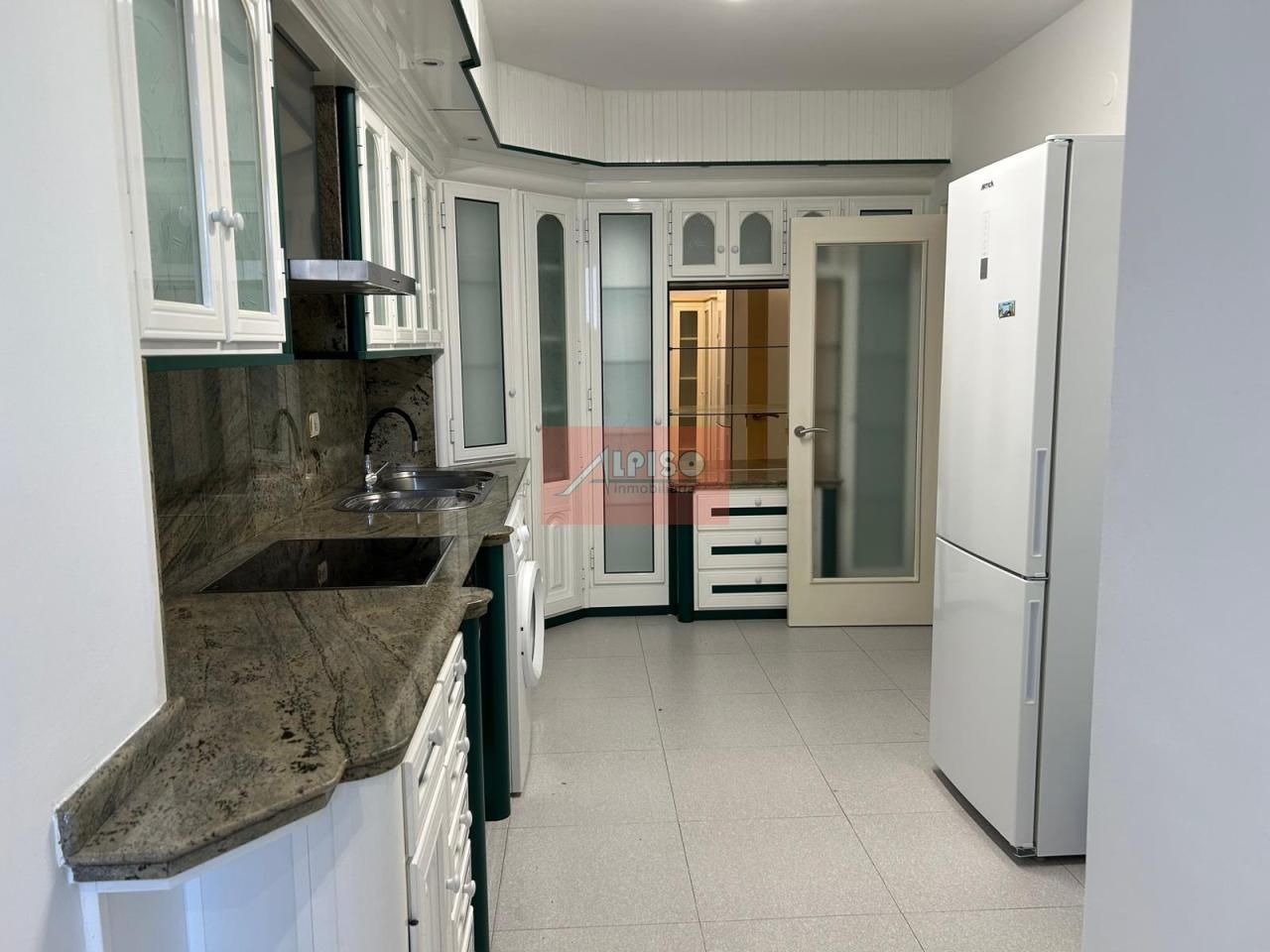Kitchen of Apartment to rent in Ourense Capital   with Heating
