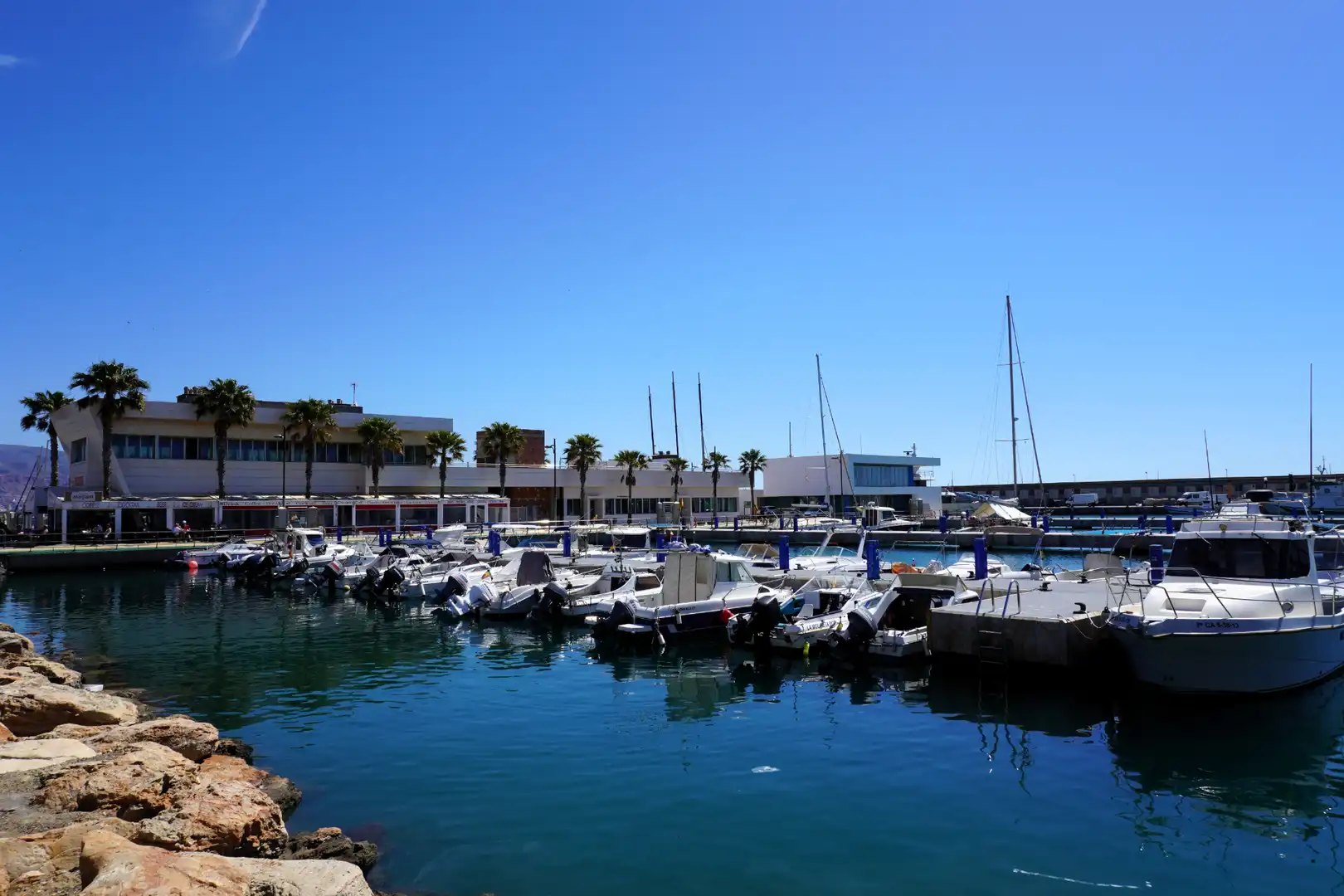 Außenansicht von Wohnung zum Verkauf in Roquetas de Mar mit Klimaanlage, Terrasse und Möbliert