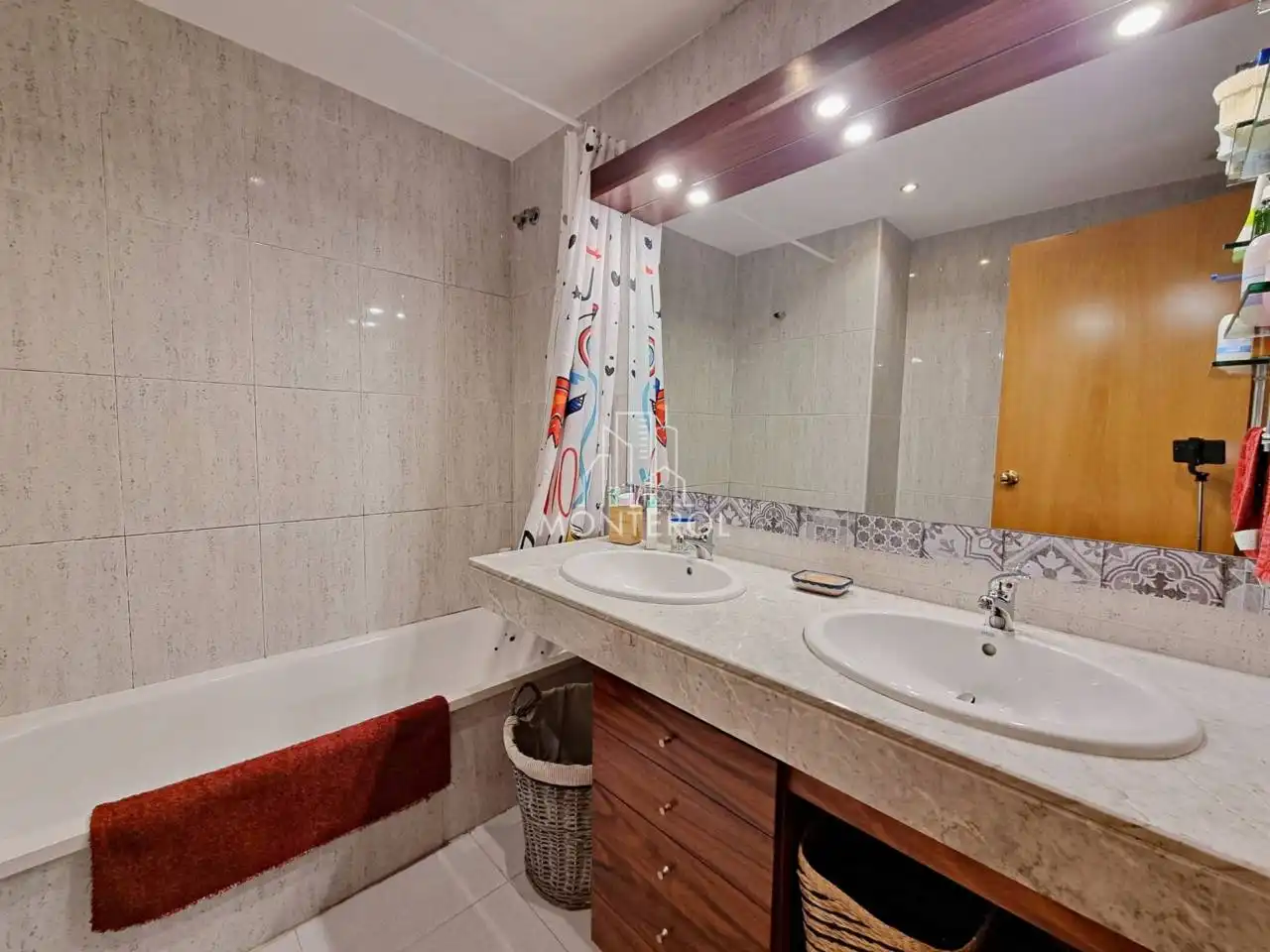Baño de Piso en venta en Cerdanyola del Vallès con Aire acondicionado, Calefacción y Parquet