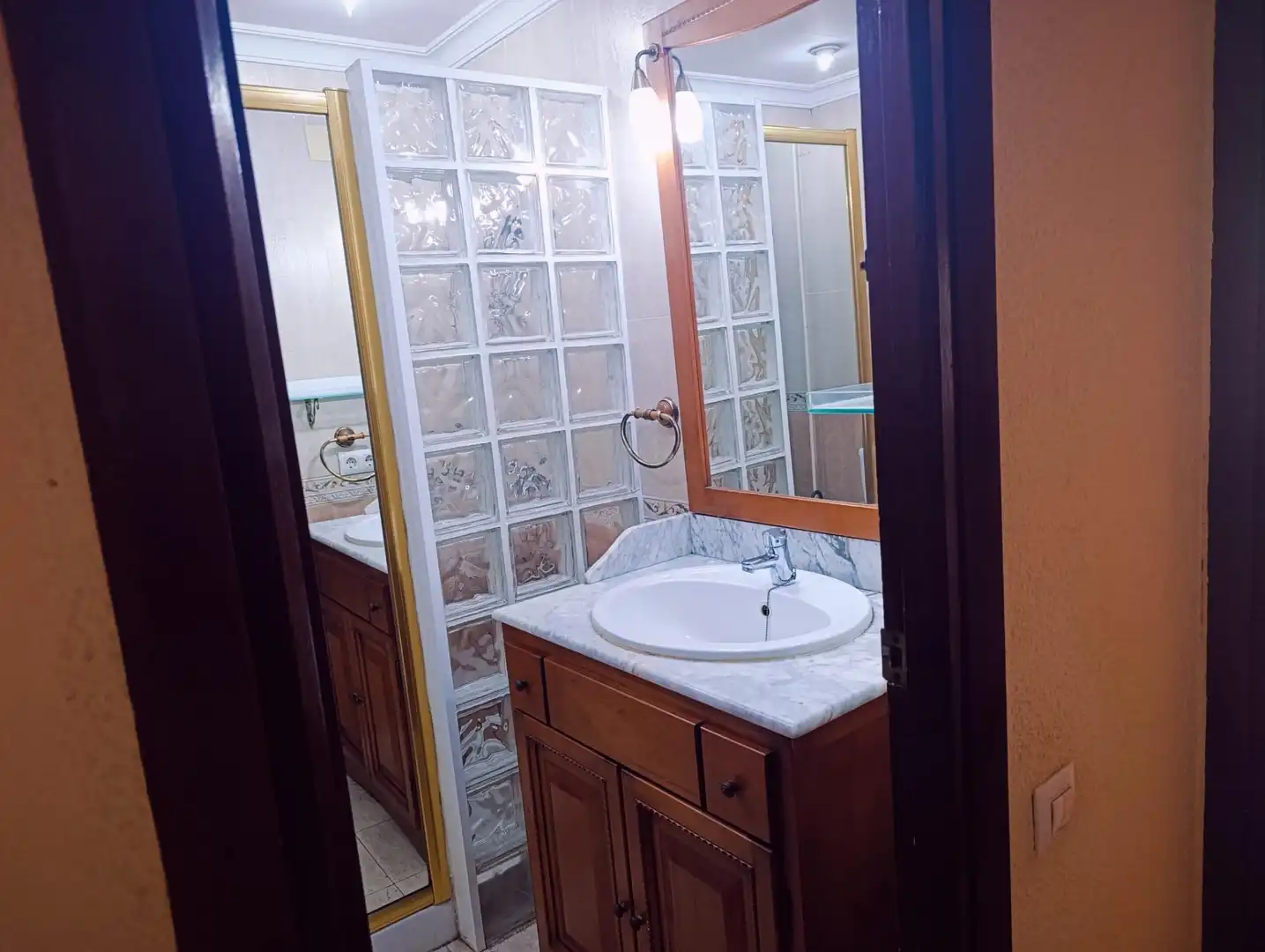 Baño de Piso en venta en Cartagena con Aire acondicionado, Calefacción y Terraza