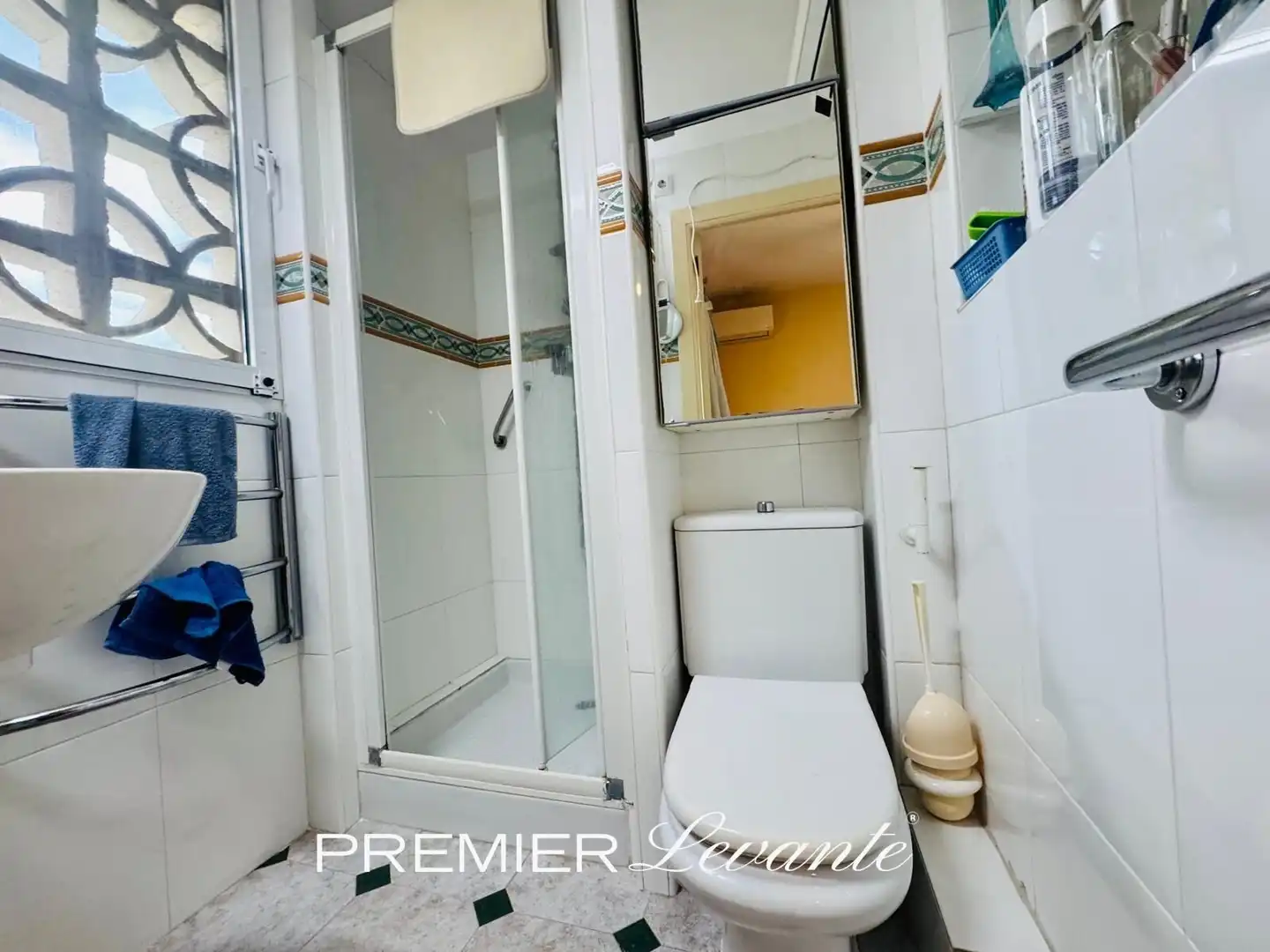 Baño de Piso en venta en L'Alfàs del Pi con Aire acondicionado, Terraza y Balcón