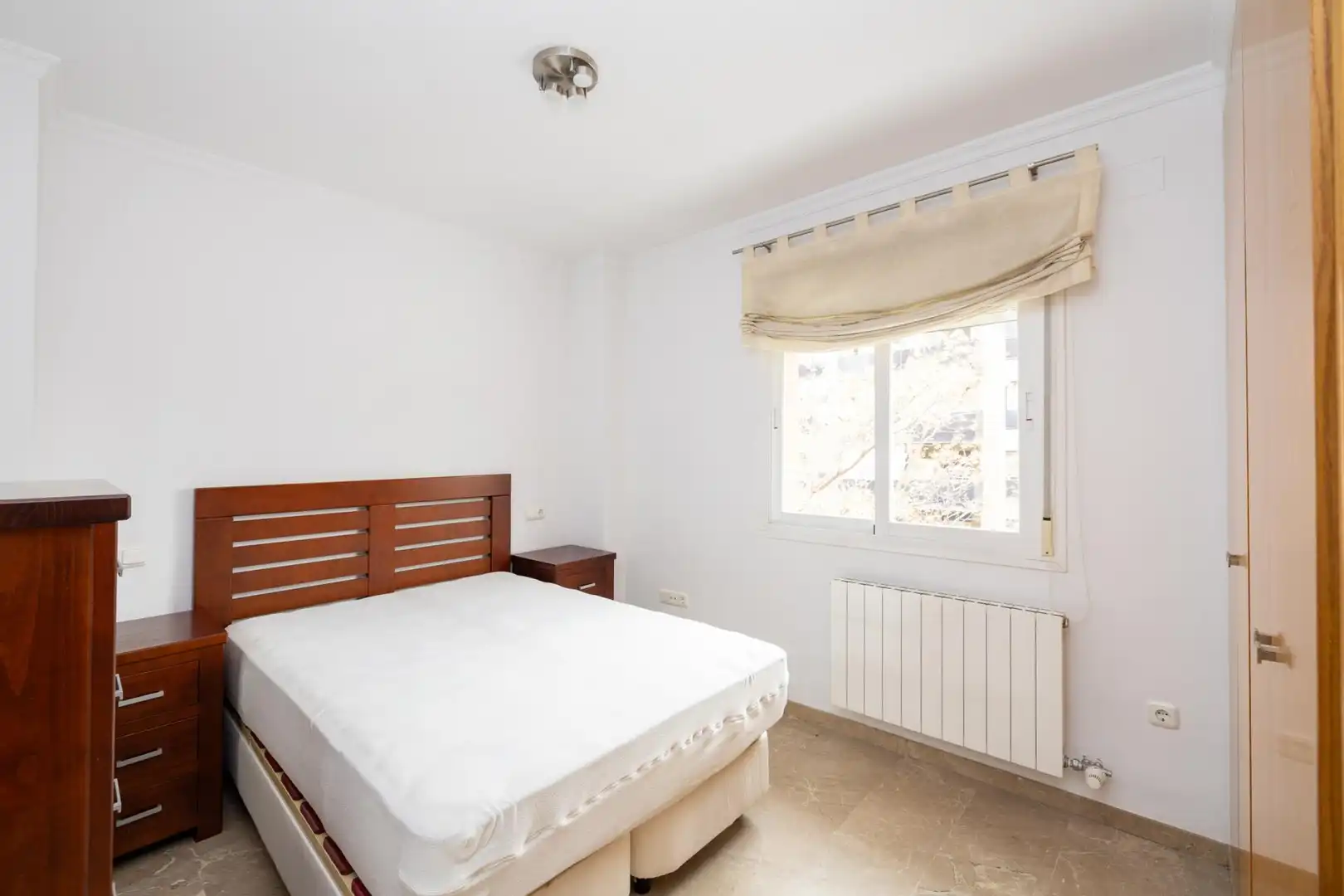 Habitación de Apartamento en venta en Granada con Calefacción, Jardín privado y Piscina comunitaria