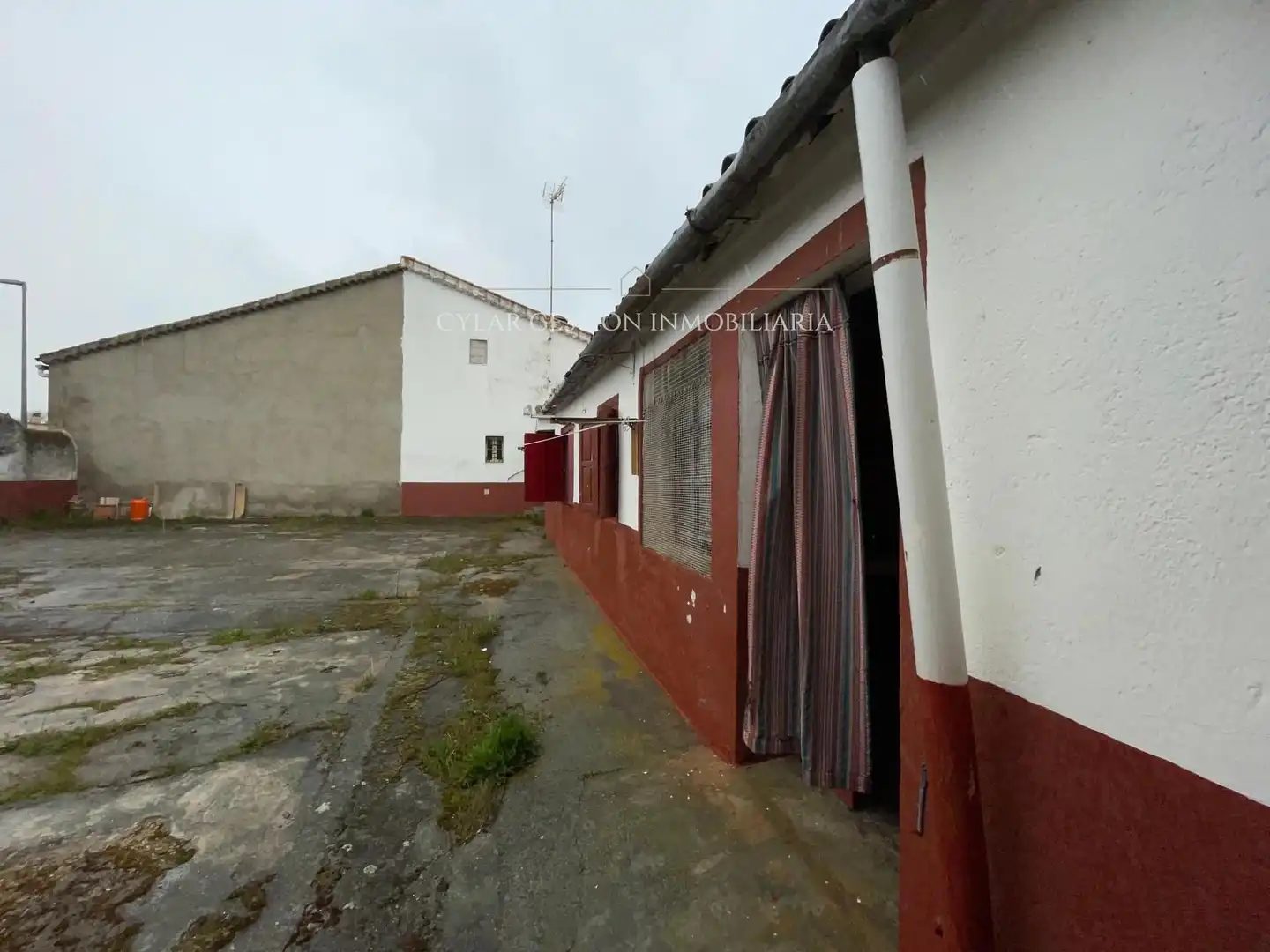 Vista exterior de Casa o xalet en venda en San Pedro de Rozados amb Calefacció, Traster i Moblat