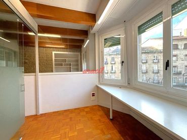 Piso con balcón en alquiler en Centro