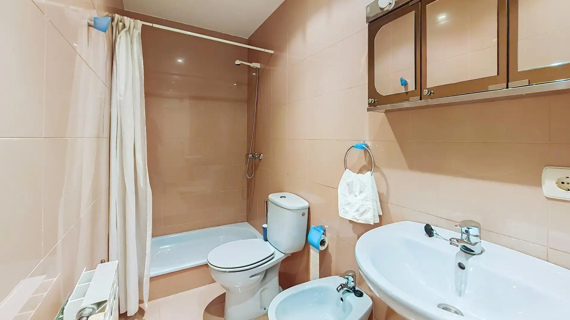 Badezimmer von Wohnung zum Verkauf in Tineo mit Balkon