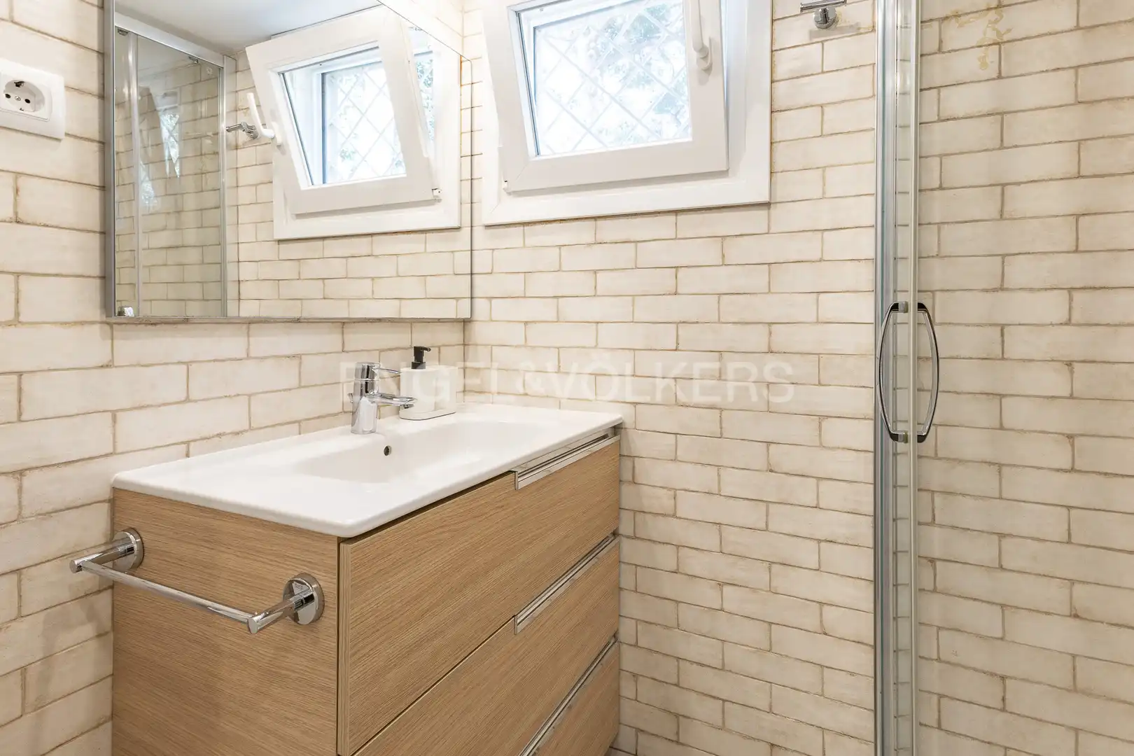 Bany de Apartament de lloguer en Caldes d'Estrac amb Calefacció, Jardí privat i Terrassa