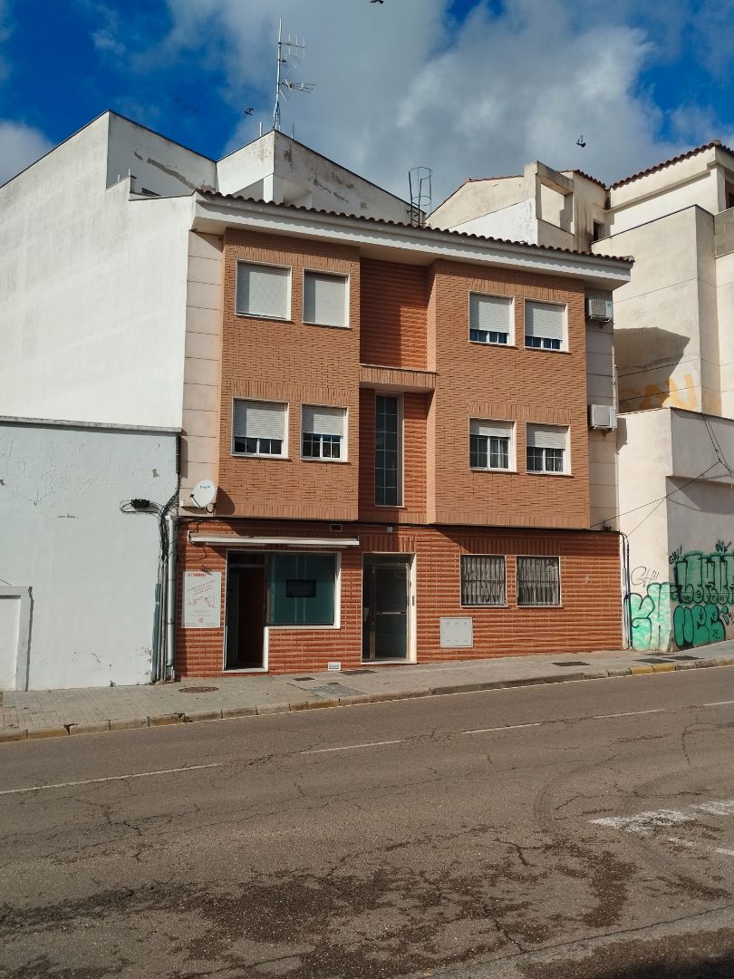 Vista exterior de Apartamento en venta en Zafra con Calefacción