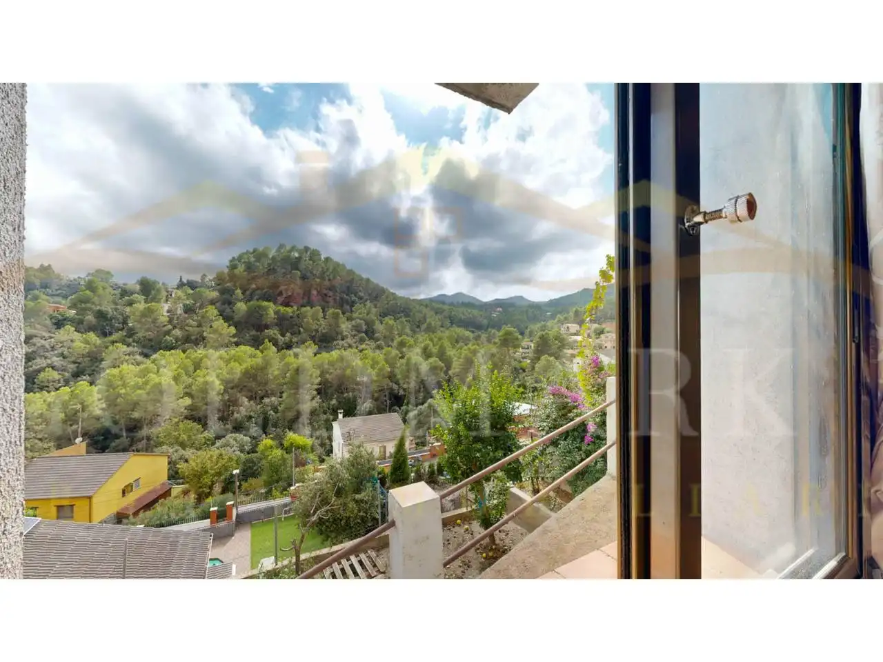 Vista exterior de Casa o chalet en venta en Corbera de Llobregat con Aire acondicionado, Calefacción y Jardín privado