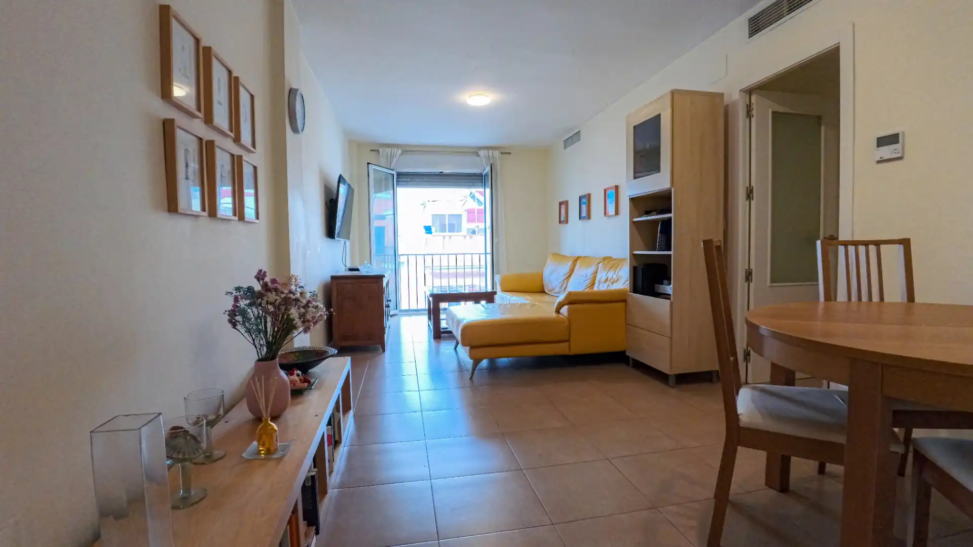 Living room of Flat for sale in Sevilla  with Air Conditioner and Balcony