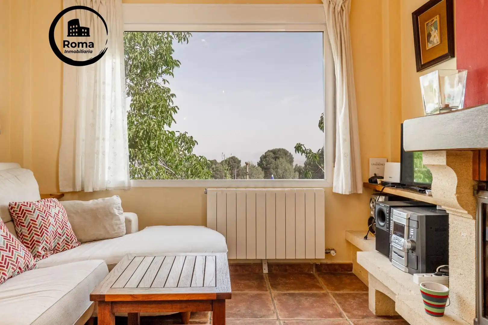 Sala d'estar de Casa o xalet en venda en La Zubia amb Aire condicionat, Calefacció i Jardí privat