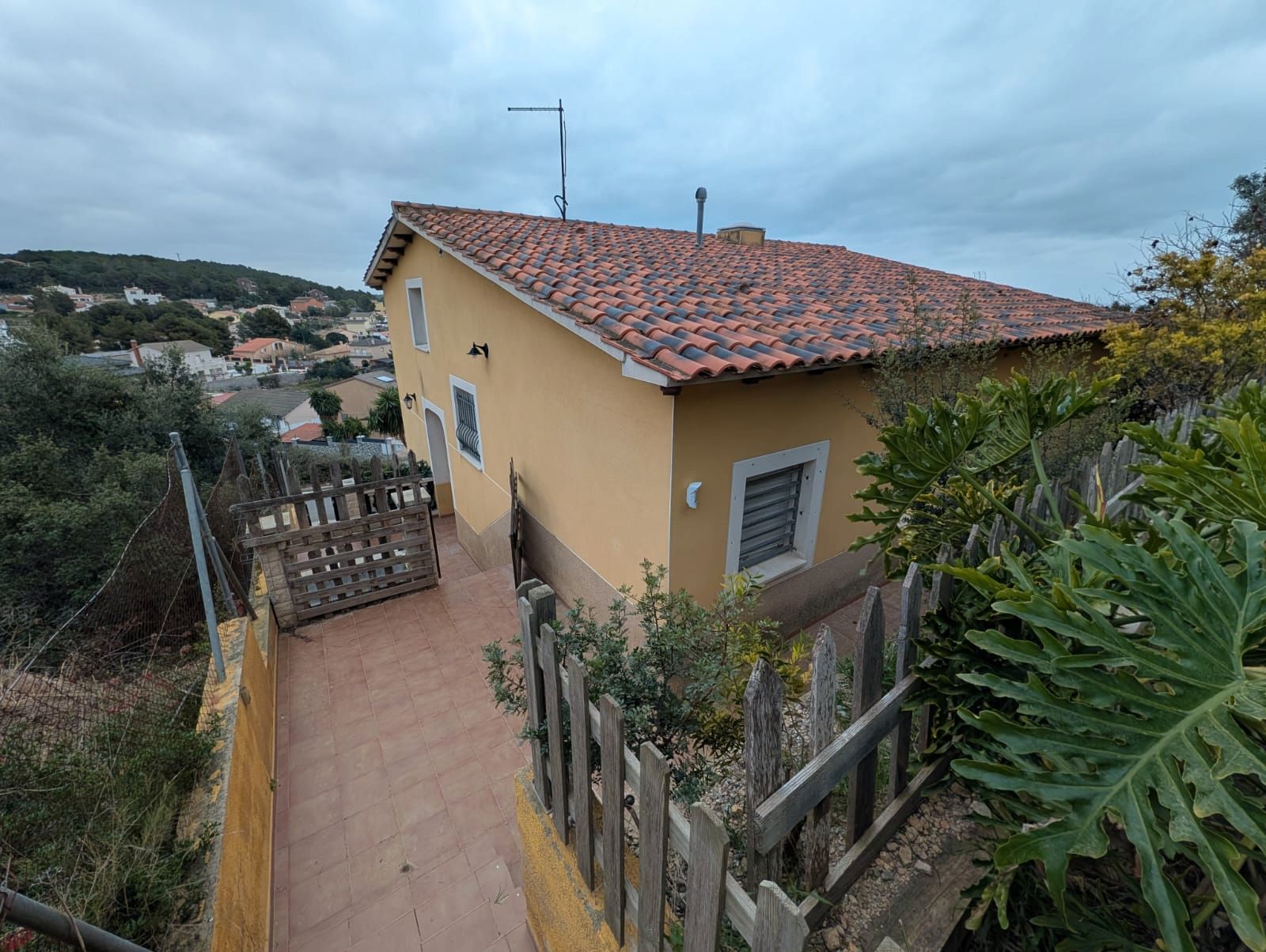 Exterior view of Houses for sale in El Vendrell  with Private garden