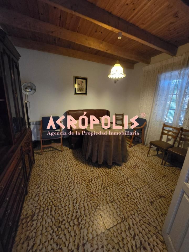 Dormitori de Casa o xalet en venda en Cimanes de la Vega amb Calefacció i Jardí privat