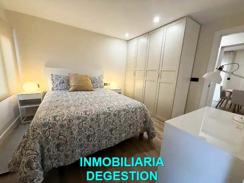 Dormitori de Pis de lloguer en Linares amb Aire condicionat, Calefacció i Terrassa