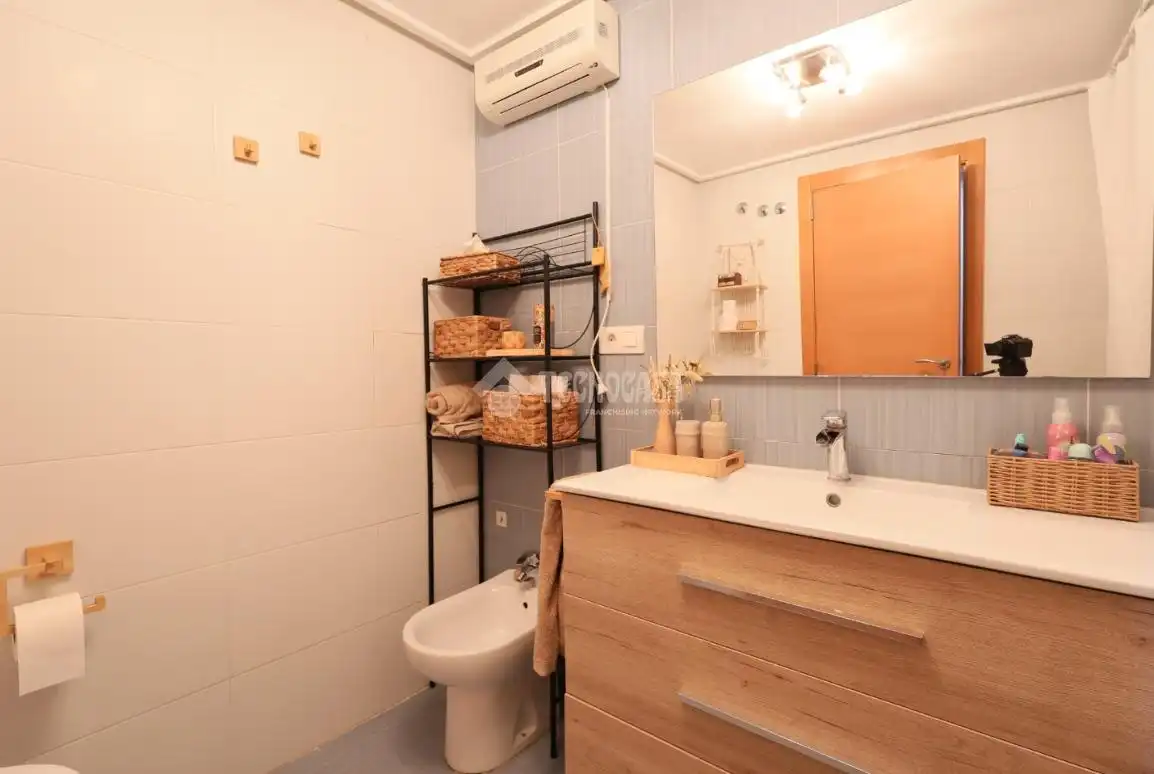 Badezimmer von Wohnung zum Verkauf in Sagunto / Sagunt mit Klimaanlage, Heizung und Balkon