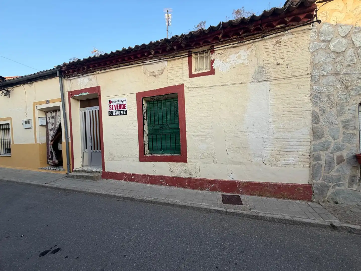 Exterior view of Country homes for sale in Sinlabajos  with Heating, Private garden and Terrace