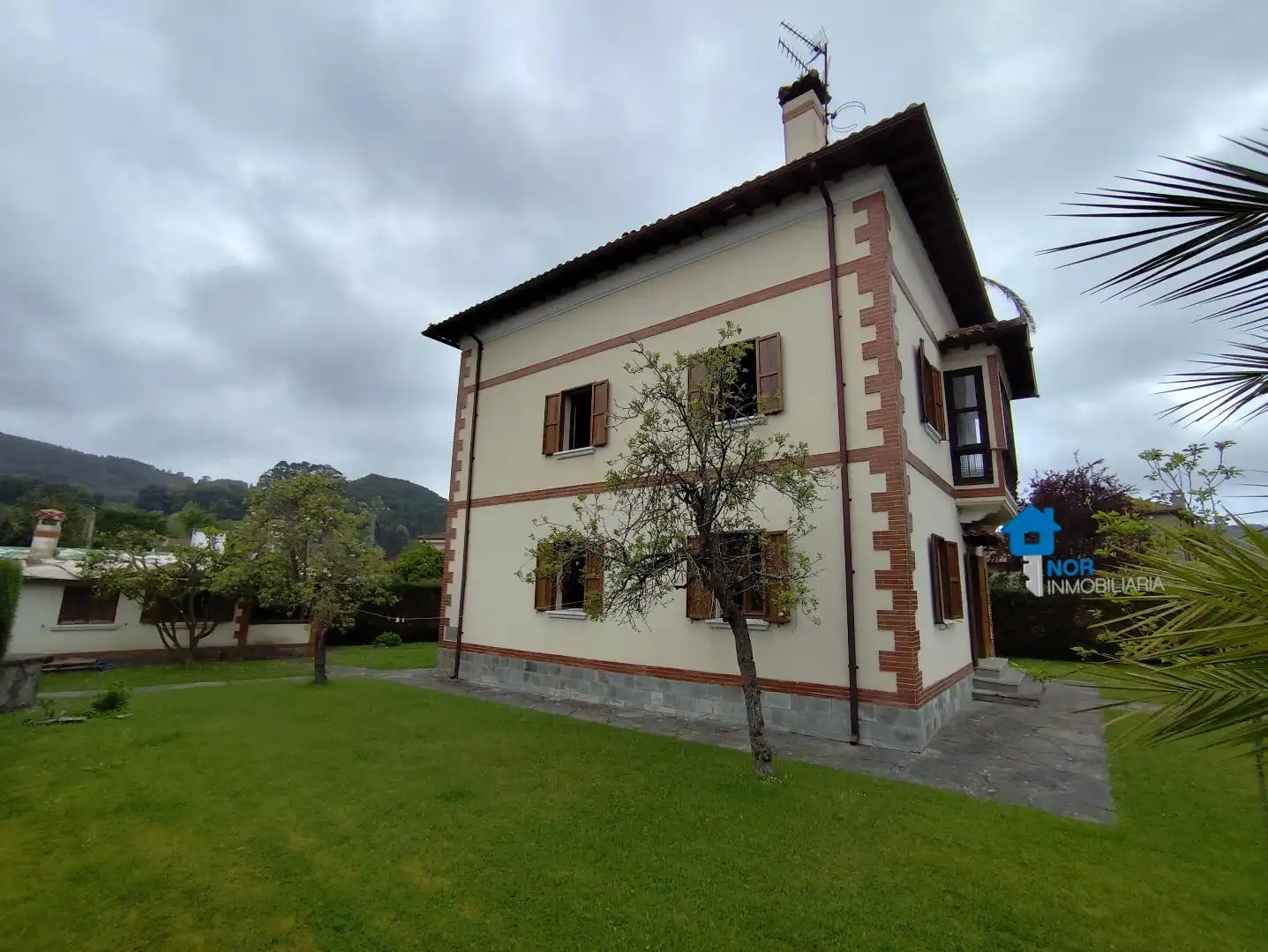 Vista exterior de Casa o xalet en venda en Liendo amb Terrassa i Traster