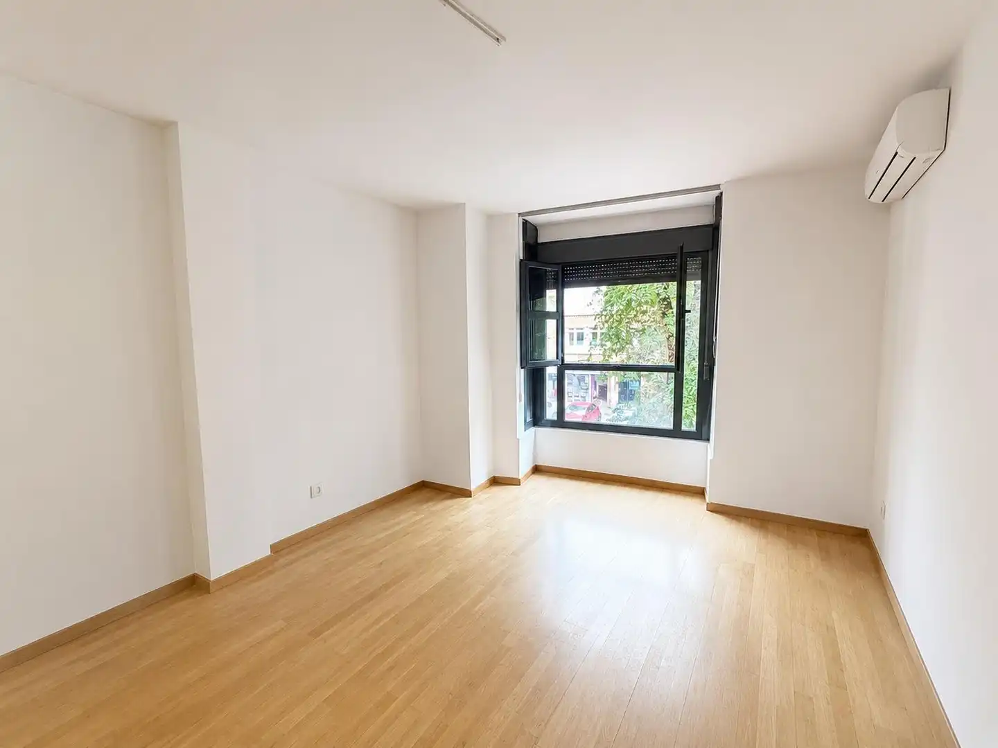 Flat for rent in Paseo CURAS DE LOS, Reyes Católicos
