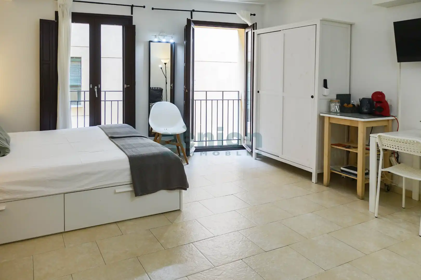 Dormitori de Apartament en venda en Girona amb Aire condicionat, Calefacció i Moblat